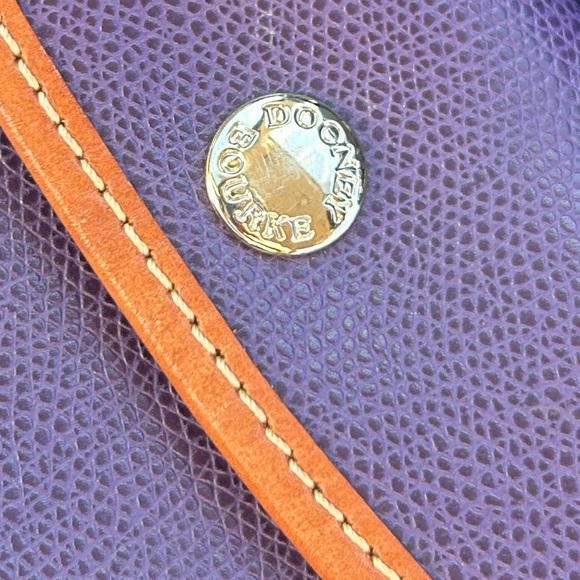 Excellent Dooney & Bourke wristlet
Like new - Picture 5 of 5